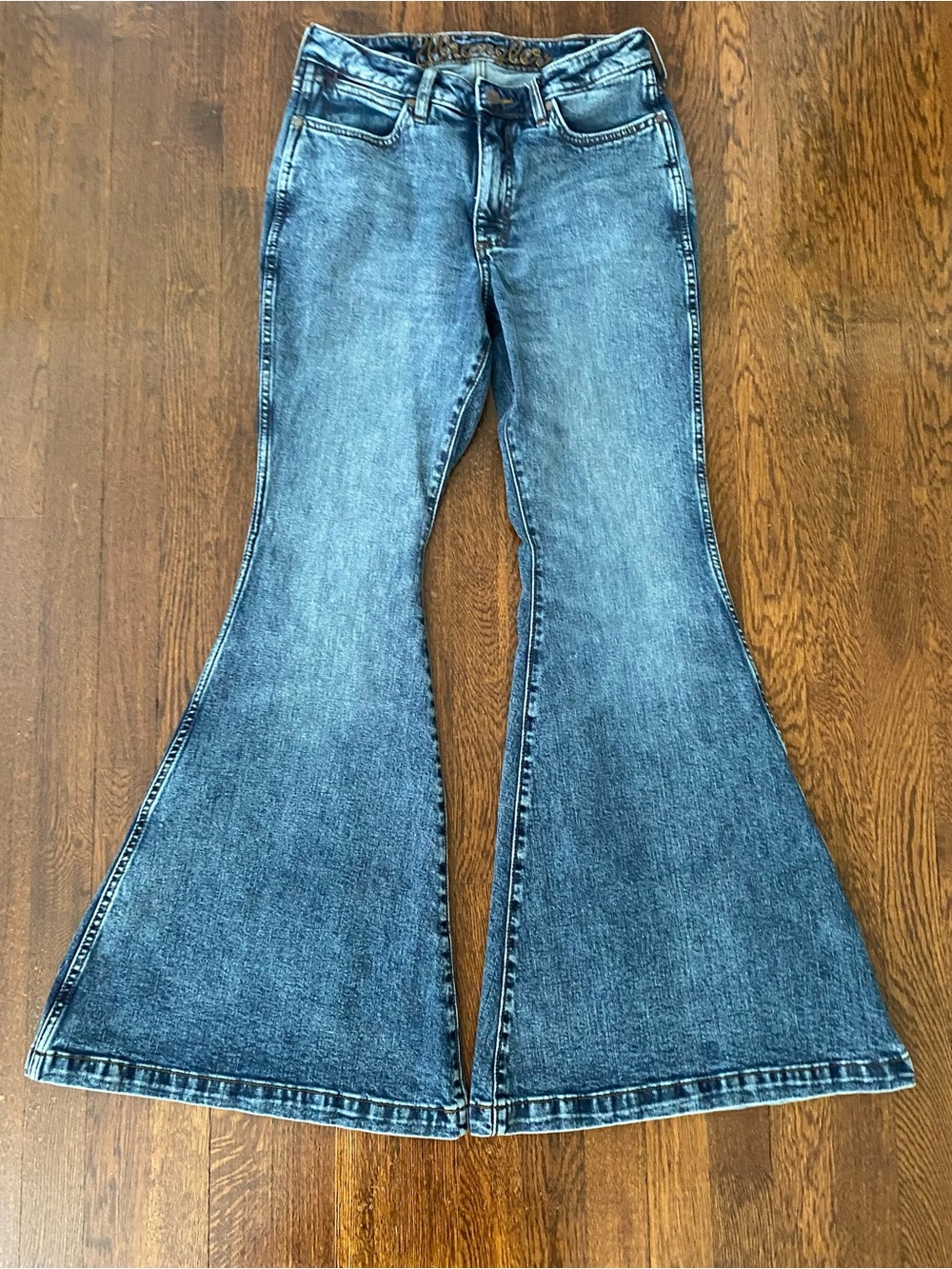 Wrangler Retro High Rise Original Bells Women’s 29x34–SOLD OUT size everywhere